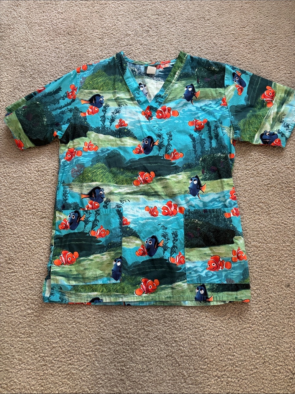 Disney Pixar Finding Nemo Print Scrub Top size XS